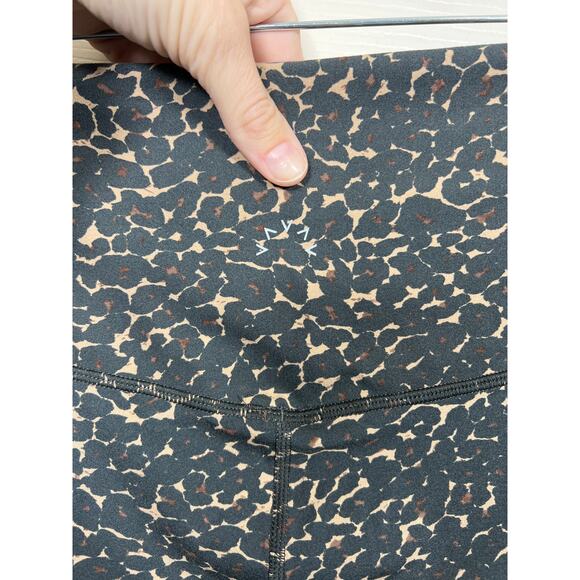 Varley Lets Move High Waist Legging Cluster Leopard Animal Print Medium Travel - Picture 5 of 10